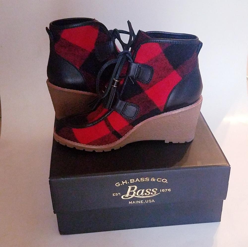 Plaid Wedge Ankle Booties (size: 6)